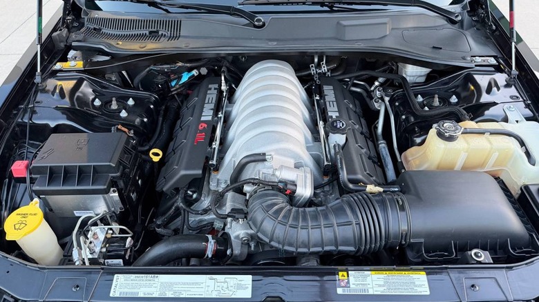 2007 Magnum SRT8 з двигуном 6.1-літровий Hemi V8
