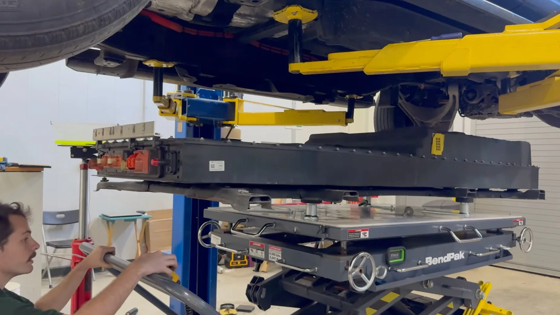 Заміна акумулятора Ford F-150 Lightning