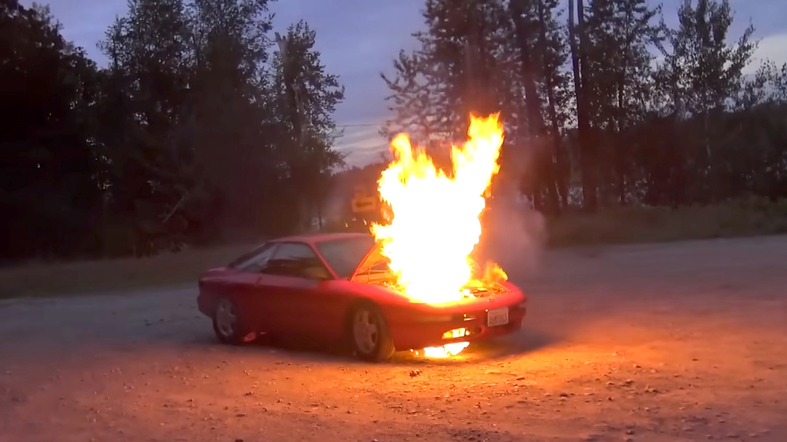 Згорілий автомобіль Ford Probe