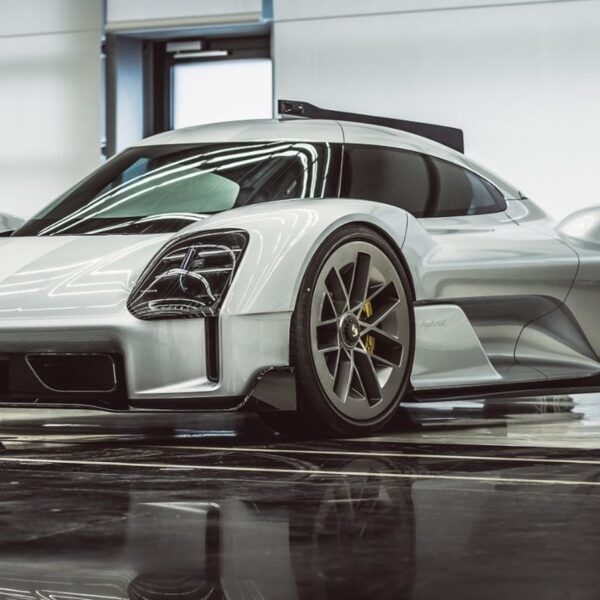 Porsche готує новий гіперкар з оппозитним восьмициліндровим двигуном