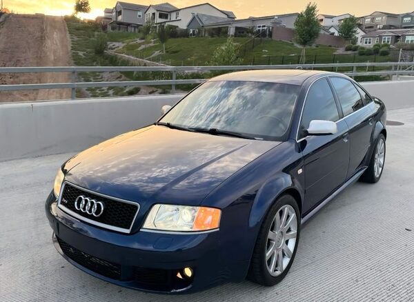 Audi RS6 2003 року з механічною коробкою передач: чи вартий він $12,500?