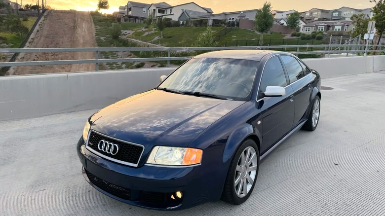 2003 Audi RS6 front three-quarter image