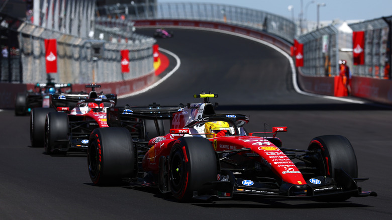 Льюїс Хемілтон з Великої Британії, що керує болідом Scuderia Ferrari SF-26 (44) на трасі під час Гран-прі Іспанії на Madring 13 вересня 2026 року в Мадриді, Іспанія.