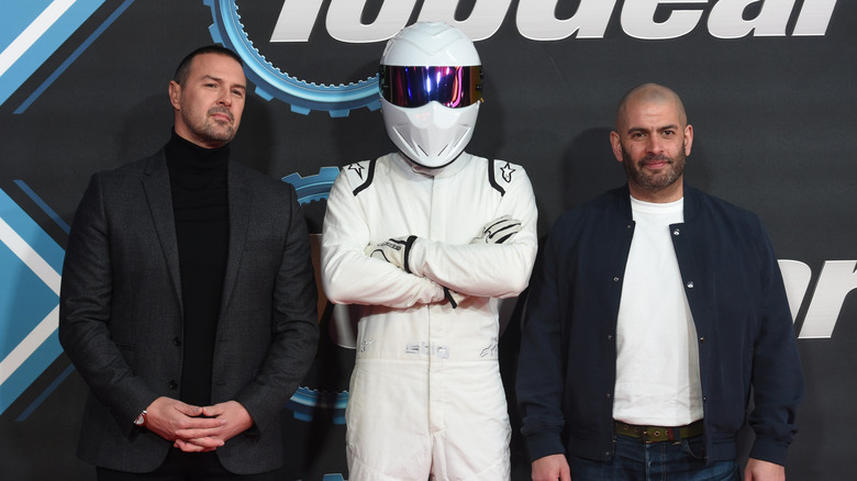 Ведучі Top Gear Падді МакГіннесс, Стіг та Кріс Гарріс на світовій прем'єрі шоу Top Gear у Лондоні.