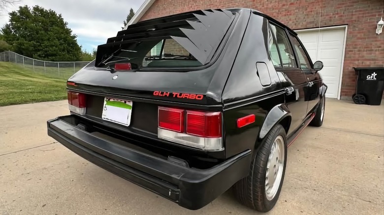 Задня частина Dodge Omni Shelby GLH-T 1986 року