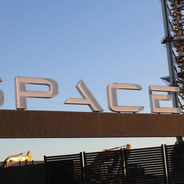 SpaceX та Tesla будують нову гігантську фабрику