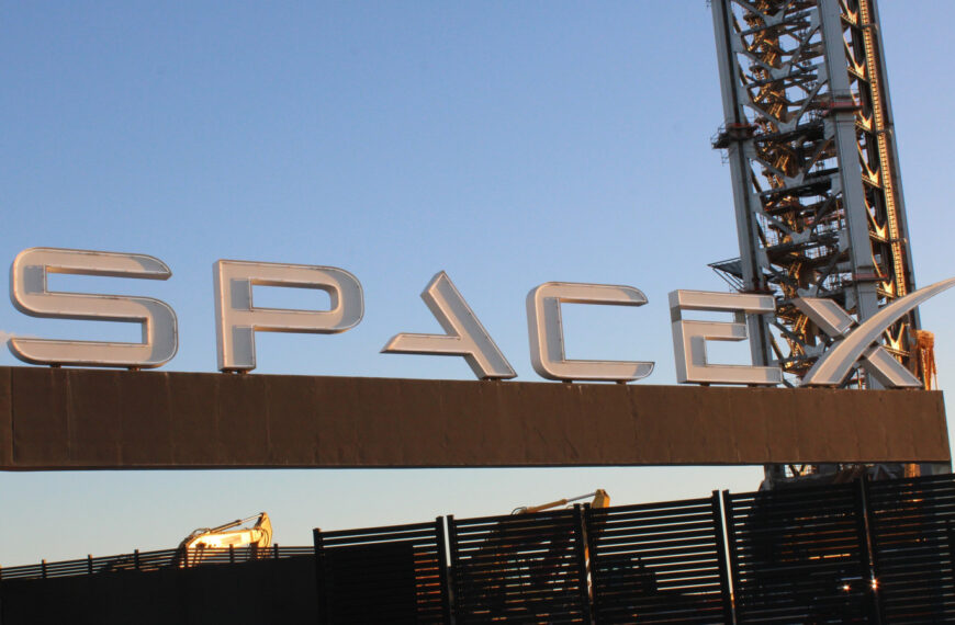 SpaceX та Tesla будують нову гігантську фабрику