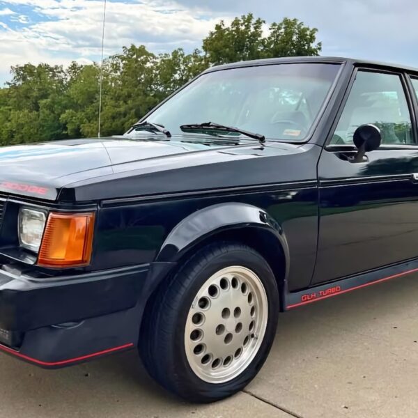 Чи варто купувати Dodge Omni Shelby GLH-T 1986 року за $9,500?