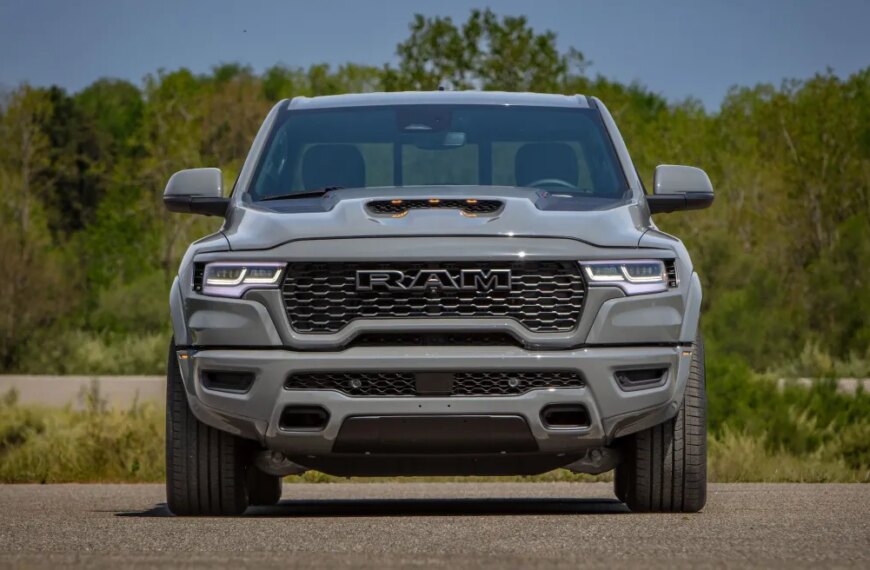 Ram 5.7 Hemi Rumble Bee розкуплено на рік вперед