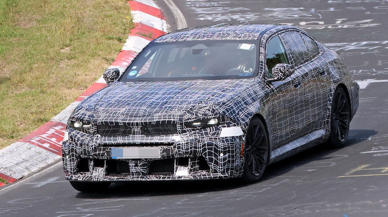 BMW M5 приміряє нове обличчя Neue Klasse