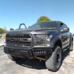 Дві автівки за ціною однієї: Champlin розпродає Raptor та Corvette